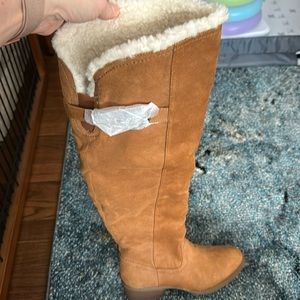 NWOT, 6.5 tan convertible boots.